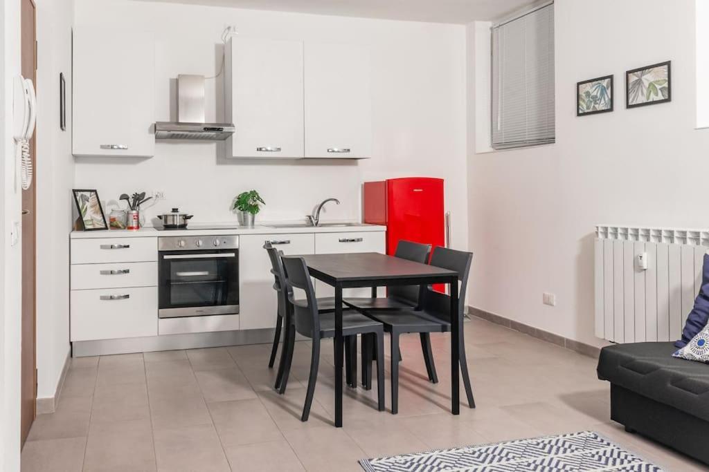 Staurenghi Blue Apartment Varese Bagian luar foto