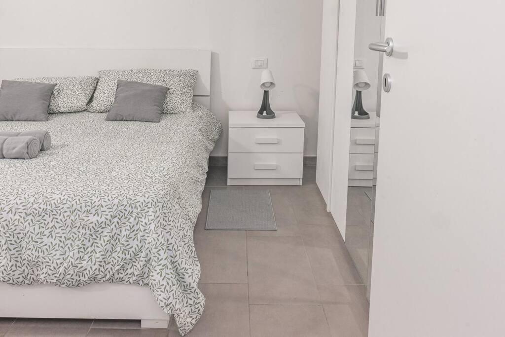 Staurenghi Blue Apartment Varese Bagian luar foto